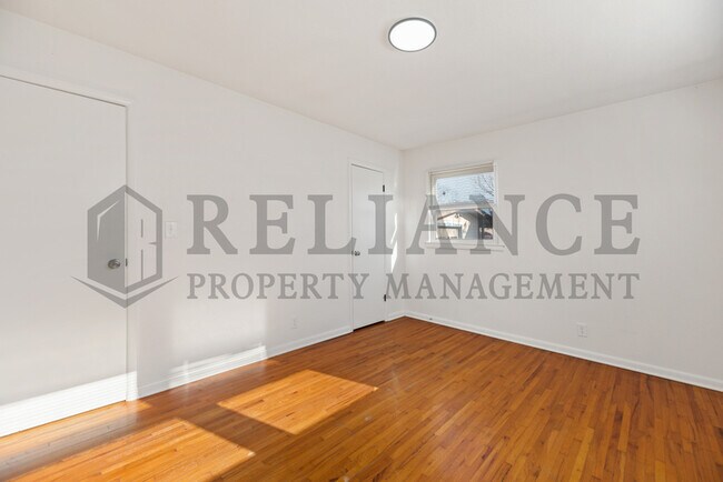 Building Photo - 900 N Brownthrush Ln
