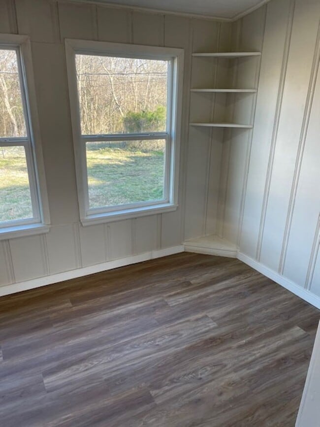 Building Photo - 1648 S Maple Ave