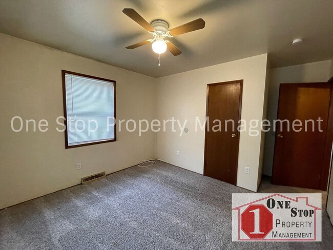 Building Photo - Cute 3 Bedroom, 1 Bath in North Kansas Cit...