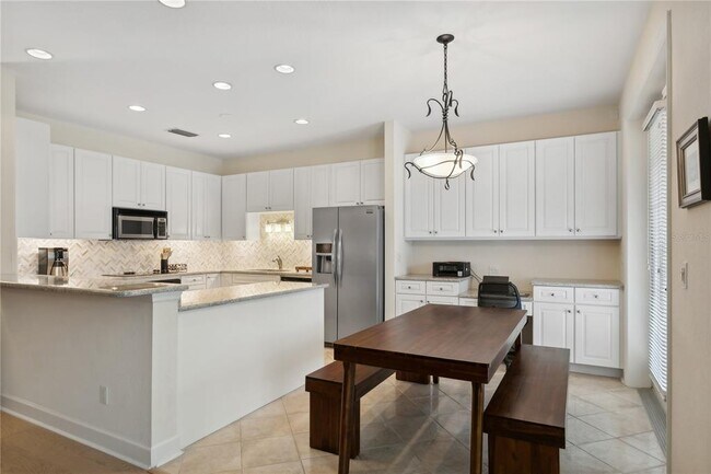Building Photo - 6319 Vista Verde Dr W