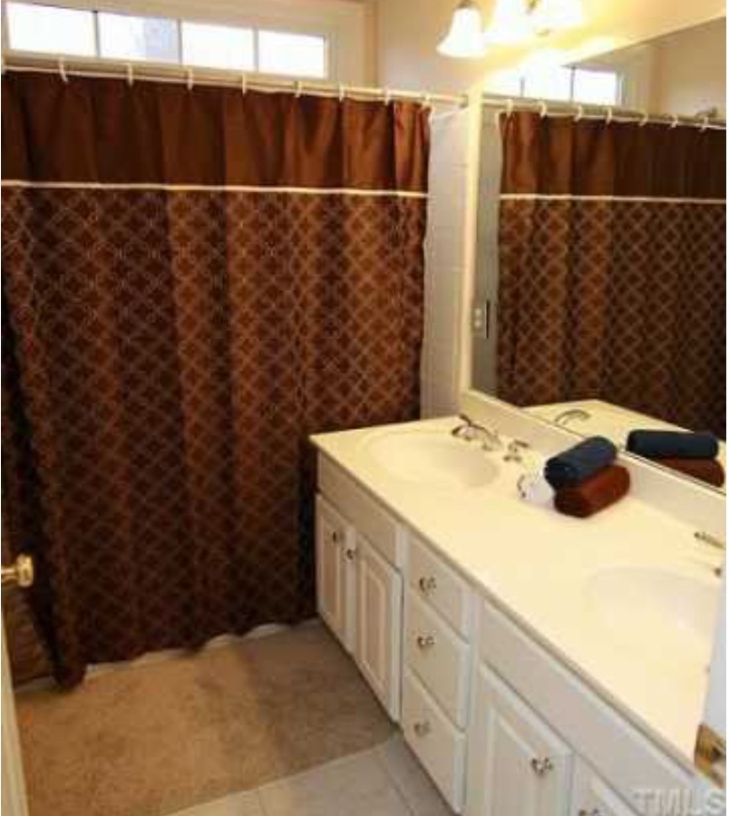 Second bathroom - 101 Caymus Ct