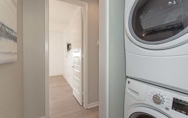 Building Photo - Beautiful contemporary design home in Bressi Ranch!