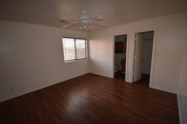 Building Photo - 5901 Camino de la Luna NW