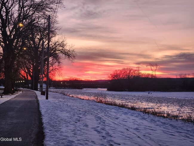 Building Photo - 11 Ingersoll Ave