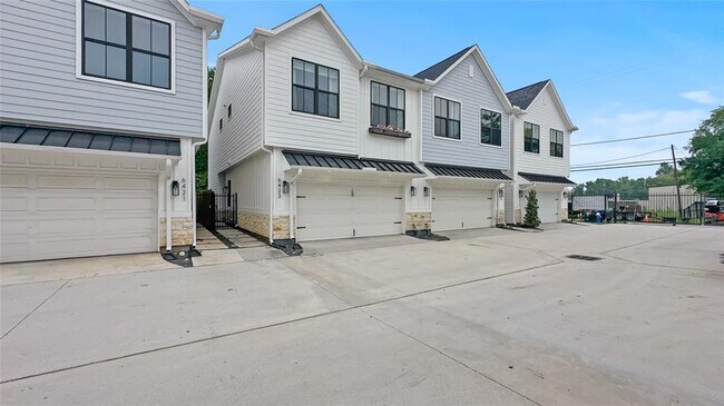 Building Photo - 6423 Highland Pine Ln
