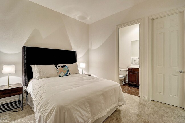 Building Photo - 3163 E Los Altos Ct