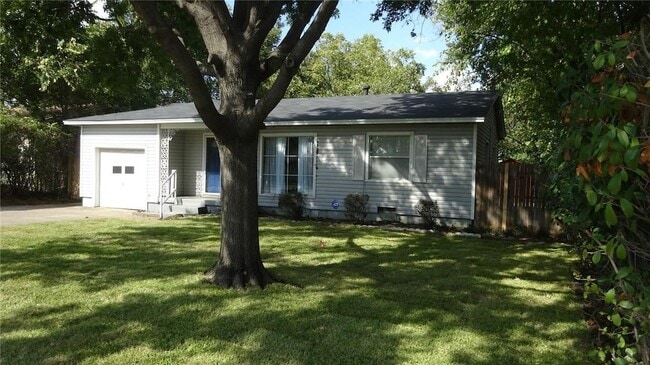 Building Photo - 2211 Muret St