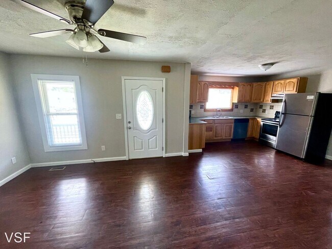 Building Photo - 3 br, 1 bath House - 328 Morehead St.