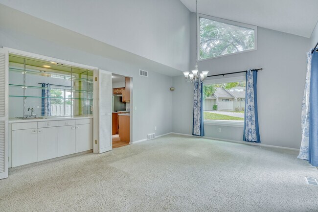 Building Photo - 6 Greenwood Park