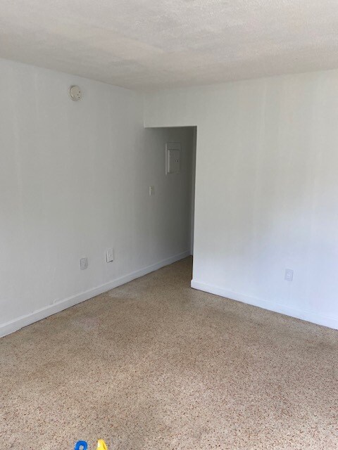 Building Photo - 1055 SW 5th St