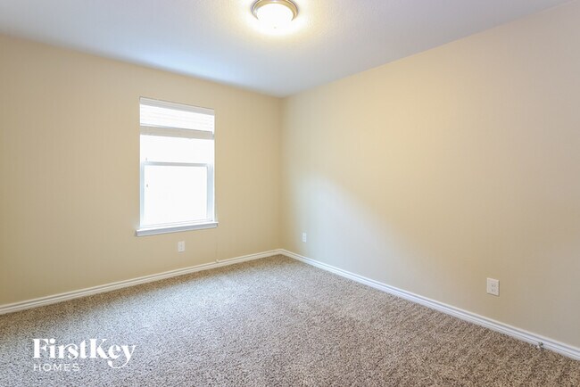 Building Photo - 1302 Hawk Ct