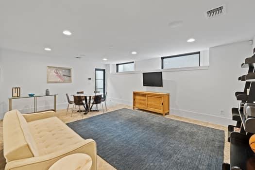Building Photo - 802 Pressler St