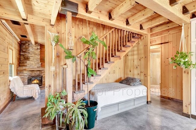 Building Photo - 2689 Daisy Ln