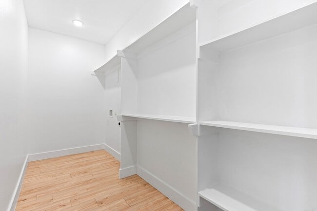 Building Photo - 150 Bandera Cir