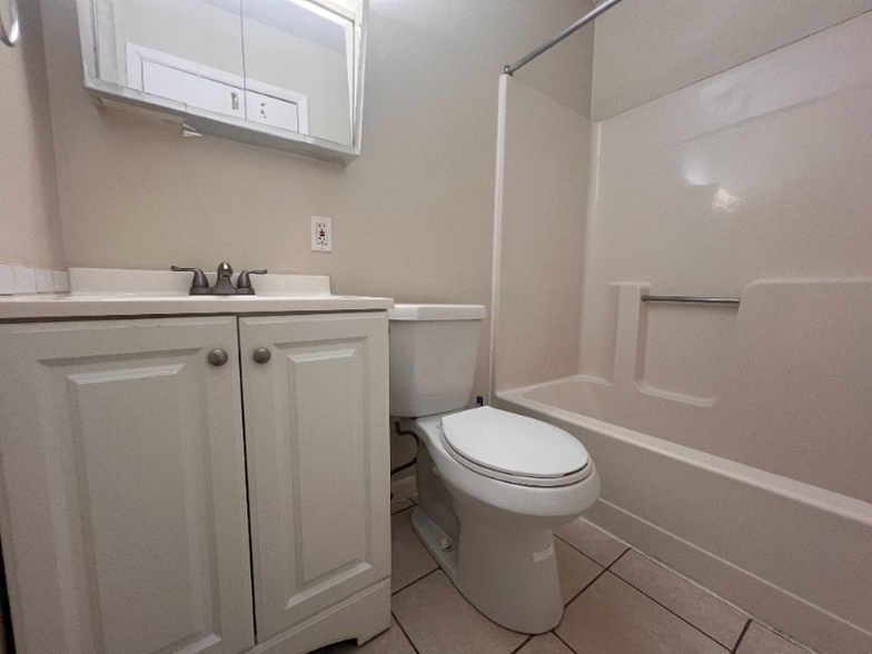 Building Photo - 232-238 Elyria St