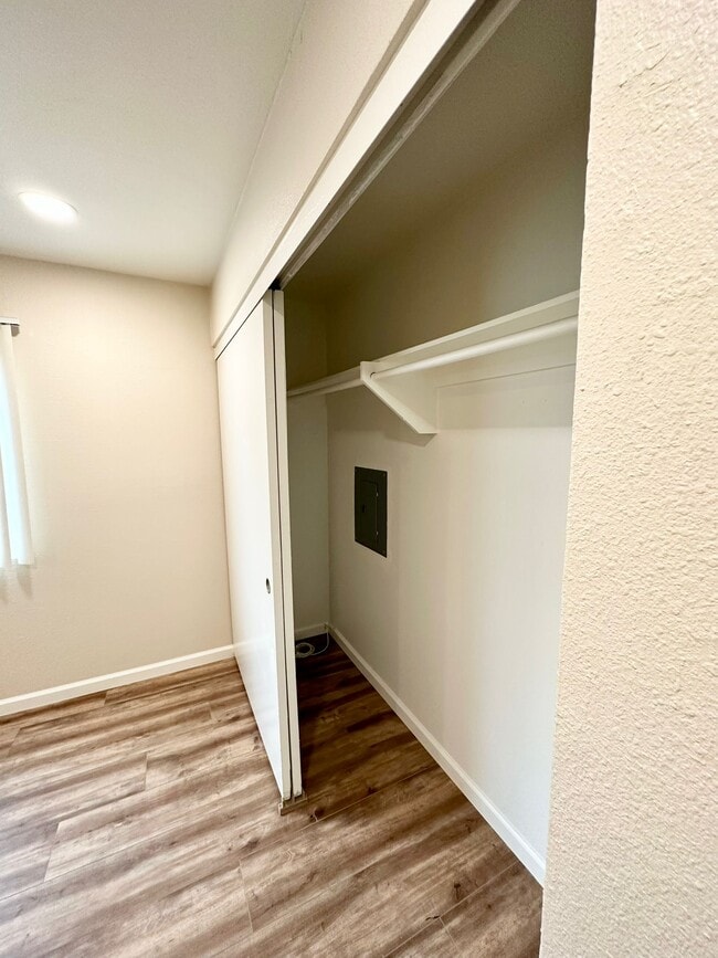 Building Photo - 9906 Buena Vista Dr