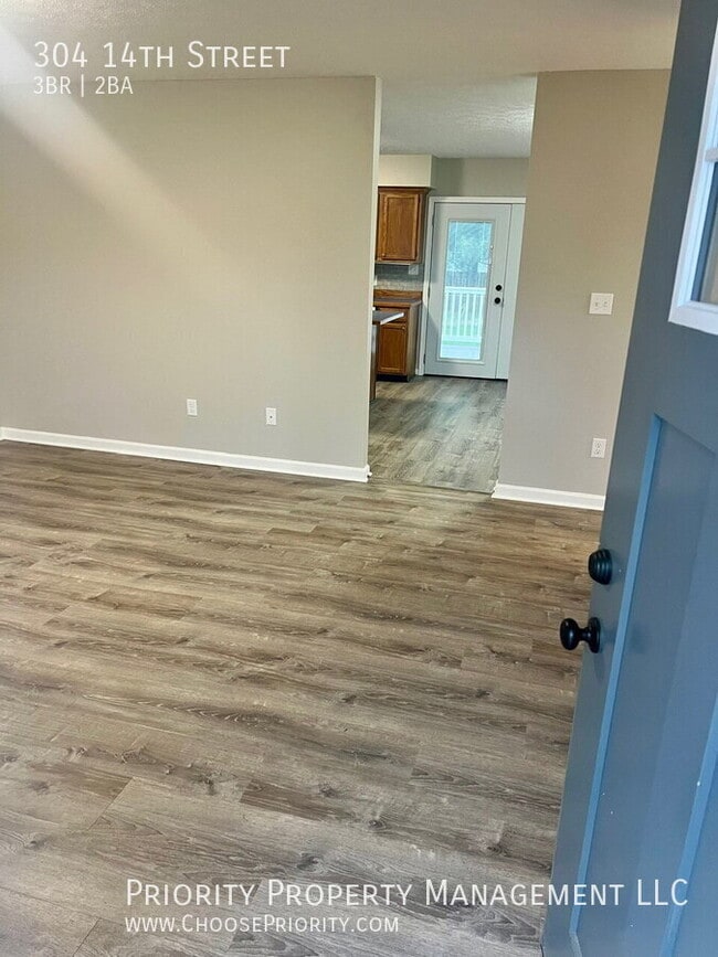 Building Photo - 304 14th St