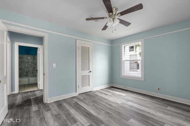 Building Photo - 237 E Elmwood St