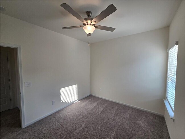 Building Photo - 142 Hadley Wy