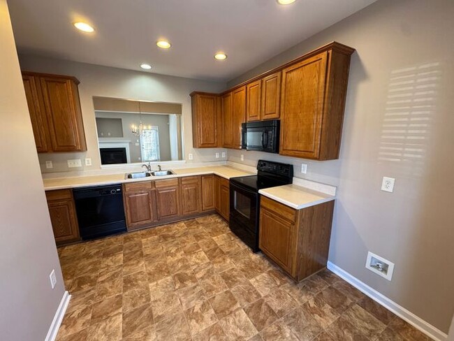 Building Photo - For Rent: Freshly Updated 3BR Townhome in ...