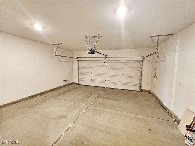 Building Photo - 4096 E Cactus Cyn Dr