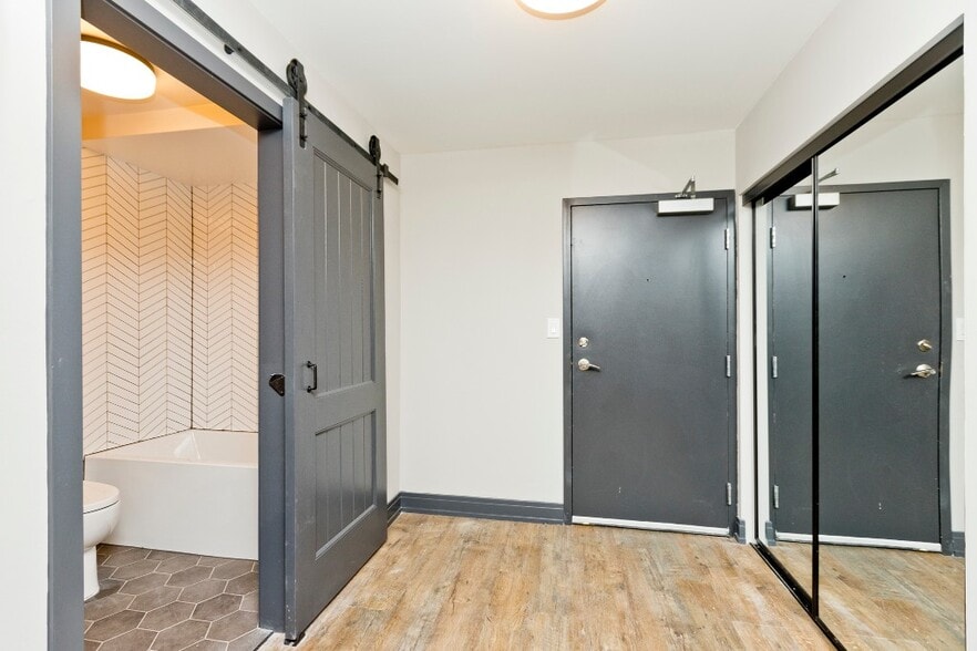 Building Photo - 522 W Wrightwood Ave