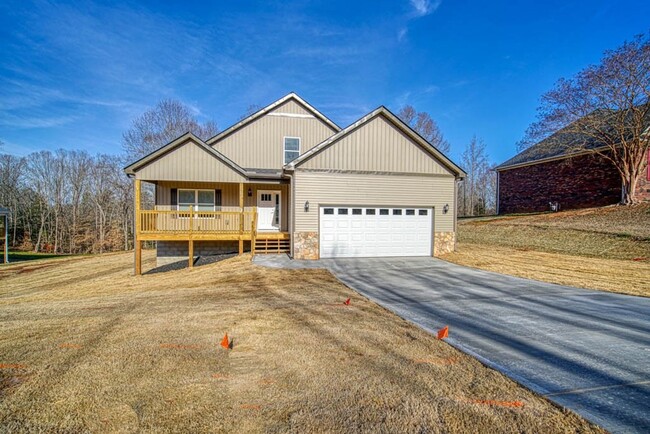 Building Photo - 4 Bedroom, 3 Bath Home with 2 Car Garage i...