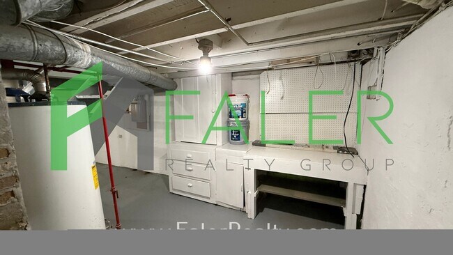 Building Photo - Charming and Ready to call home!