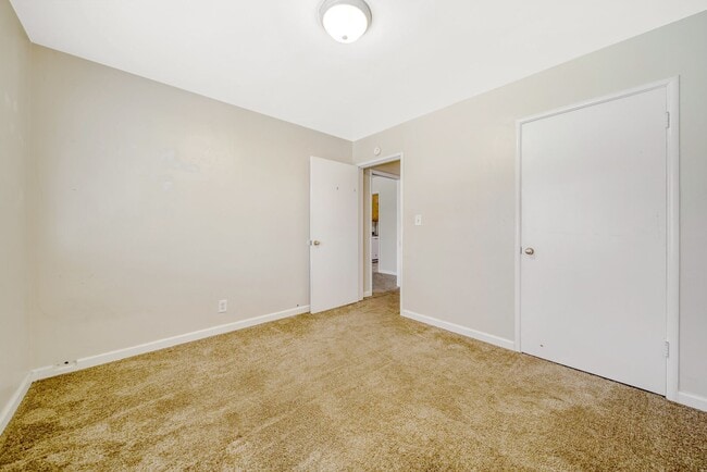 Building Photo - East Palo Alto Duplex for Rent - $3,000/mo