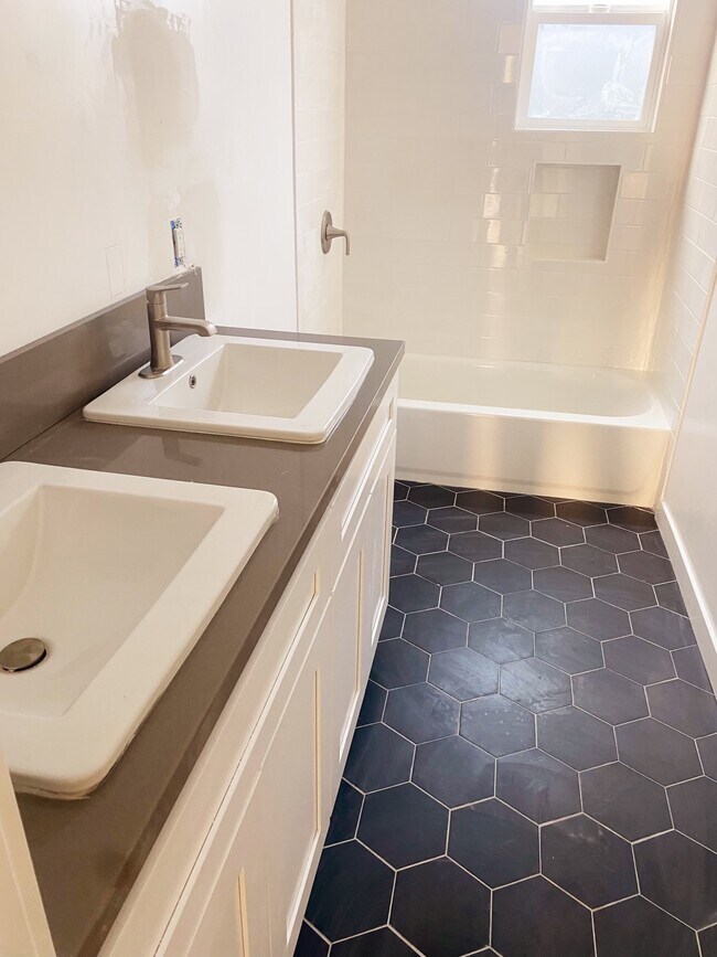 Bathroom double sink! - 3110 Carlyle St