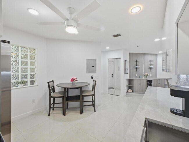 Building Photo - 5157 Floria Way