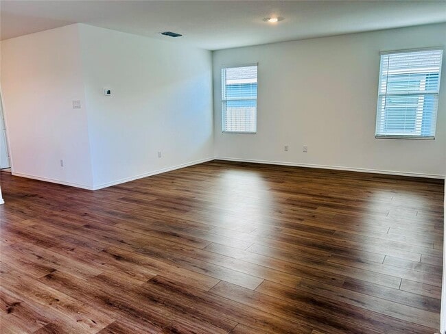 Building Photo - 716 Commander Abbott Dr