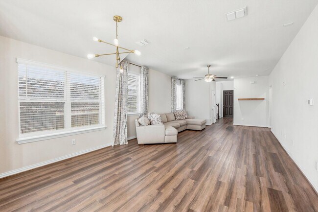 Building Photo - Charming 3-Bedroom Home in Desirable New Braunfels Neighborhood