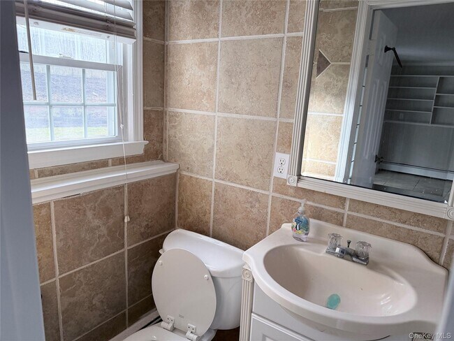 Building Photo - 12 Juniper Ln