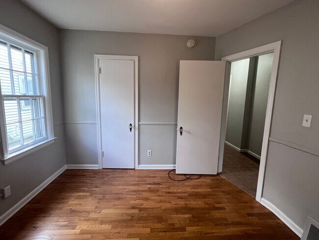 Building Photo - Adorable 2 Bedroom home with finished basement!