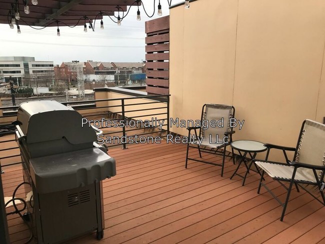 Building Photo - Little Italy TownHouse