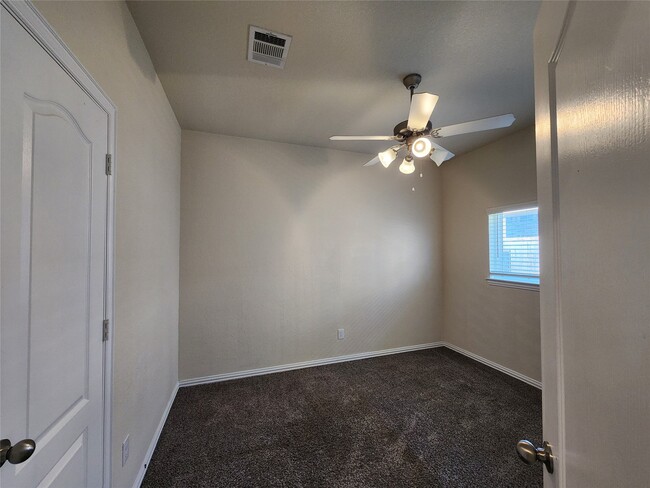 Building Photo - 12708 S Shore Dr