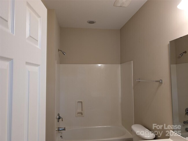 Building Photo - 116 Alexandria Dr