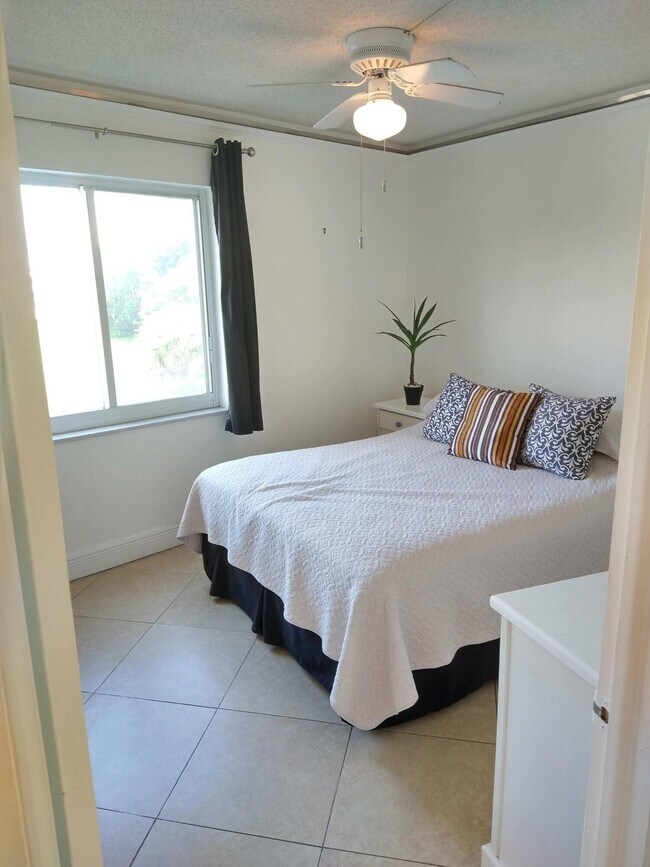 Building Photo - 720 Bayshore Dr