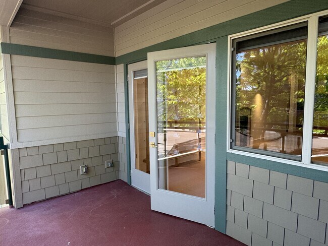 Building Photo - 360 Knechtel Way NE
