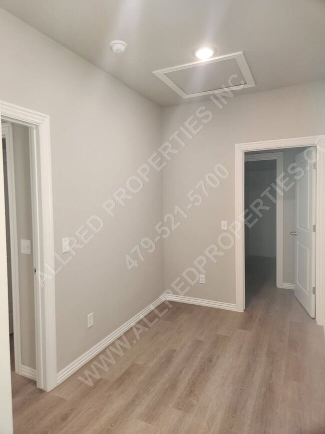 Building Photo - POIGAI ESTATES: BRAND NEW