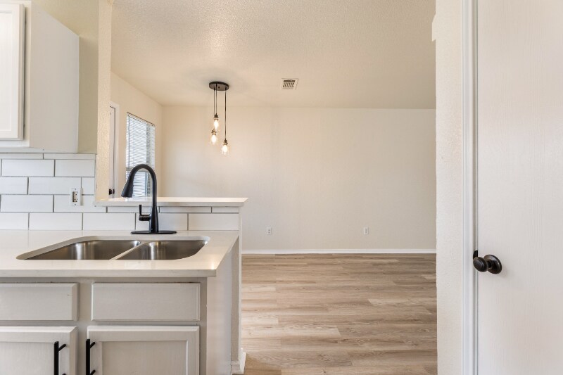 Building Photo - 5810 Redstone Dr