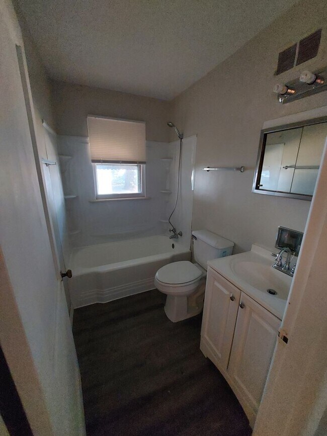 Building Photo - Recently Updated 2BD
