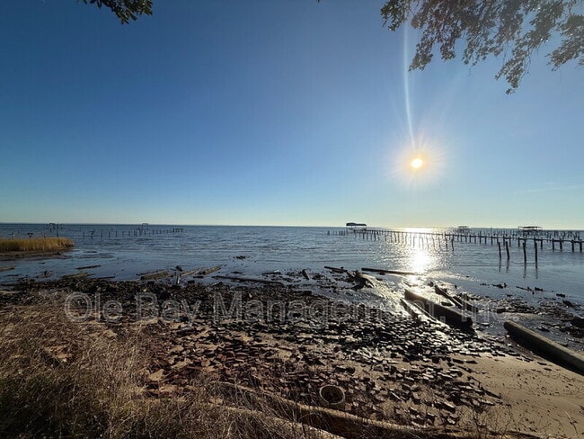 Building Photo - 7225 Bay Rd