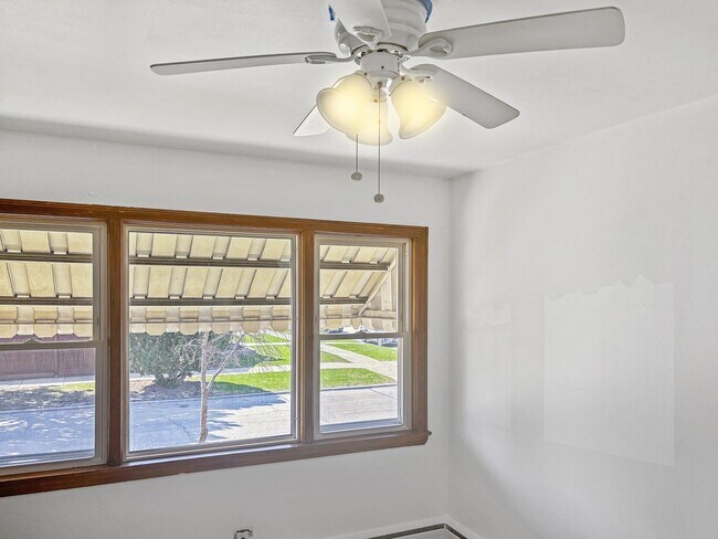 Building Photo - 2701 N 74th Ct