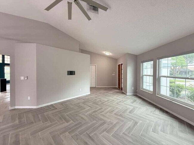 Building Photo - 1347 Overland Dr