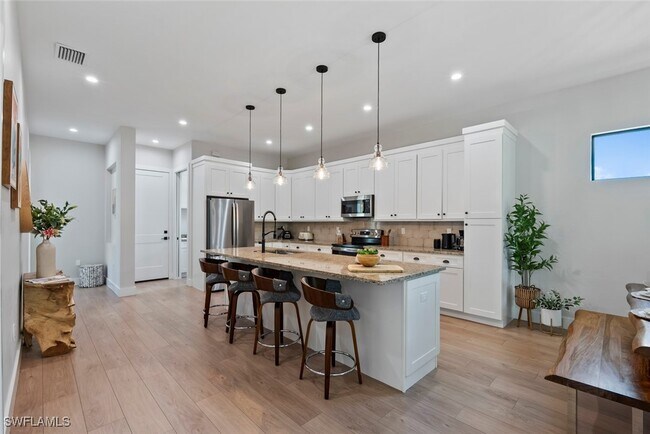 Building Photo - 3552 Hibiscus Ave