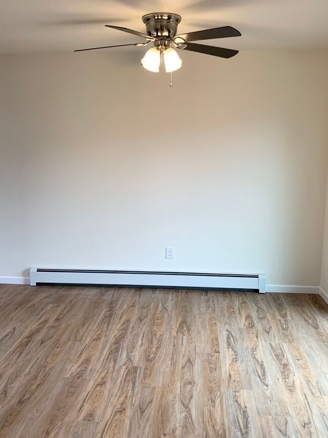Building Photo - 6900