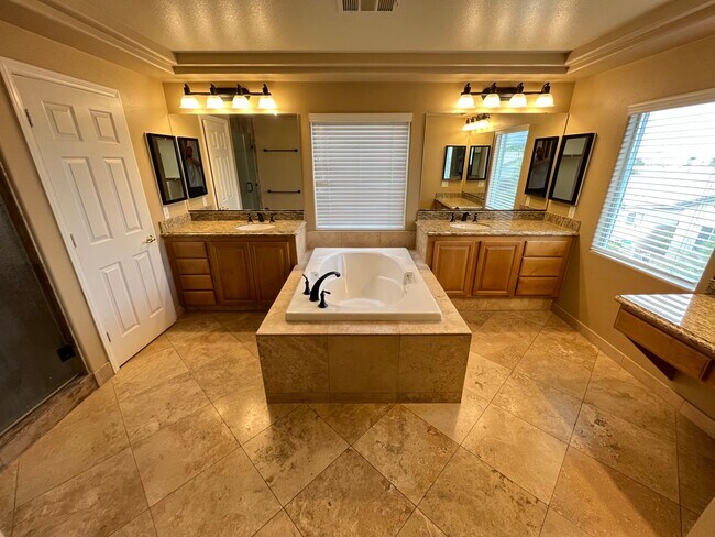 Building Photo - **COMING SOON** UPGRADED 5BD/3.5BA SUMMERLIN HOME W/ POOL!