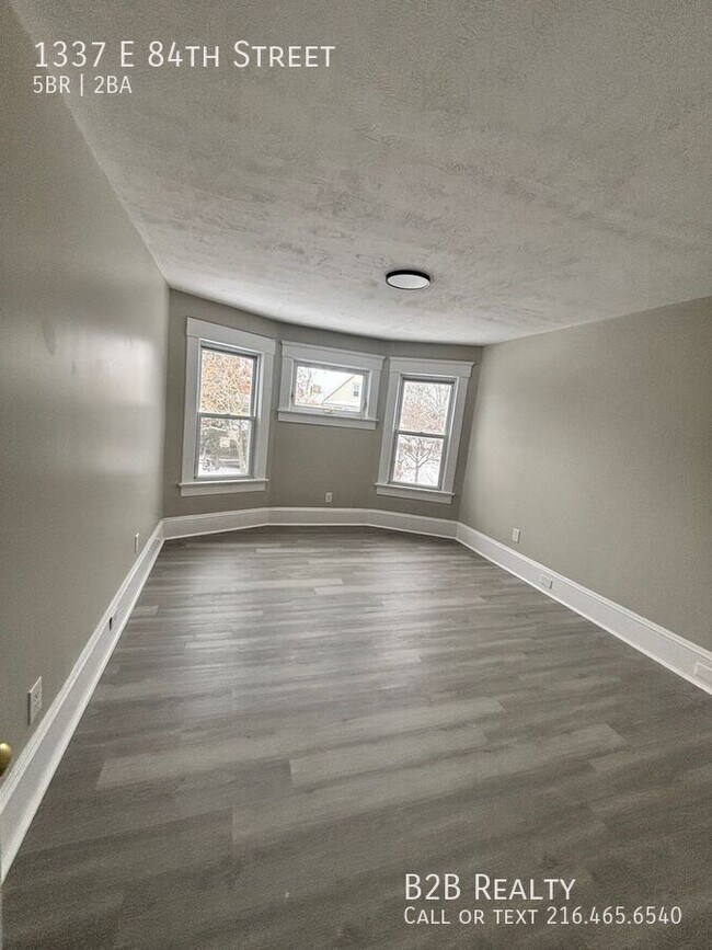 Building Photo - 1337 E 84th St